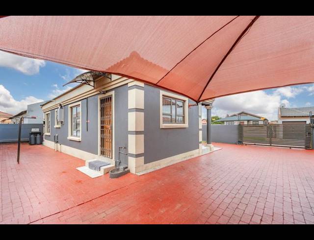 3 BEDROOM HOUSE FOR SALE IN ROODEKOP